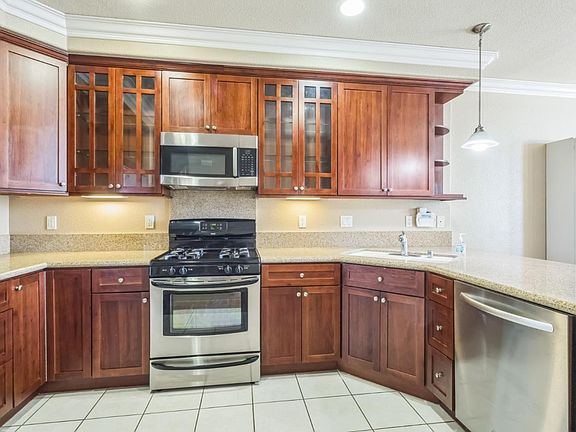 4th image of 53 Esfahan Dr