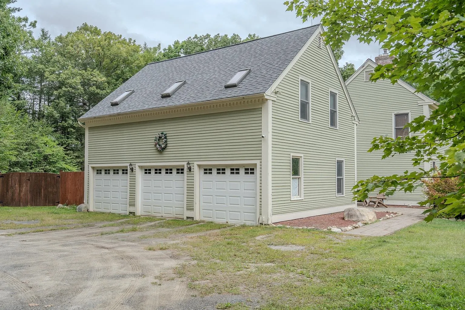 1 bed, 884 sqft, $1,850 — Photo 3