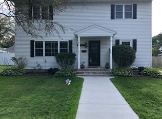 1121 N 6th St, Manitowoc, WI 54220