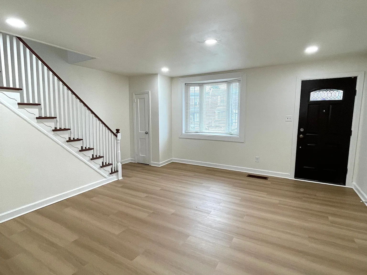 3 bed, 1204 sqft, $2,200 — Photo 4