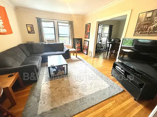 918 W Oakdale Ave #2S Photo 1