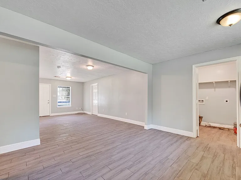 3031 Groton Dr — Photo 7