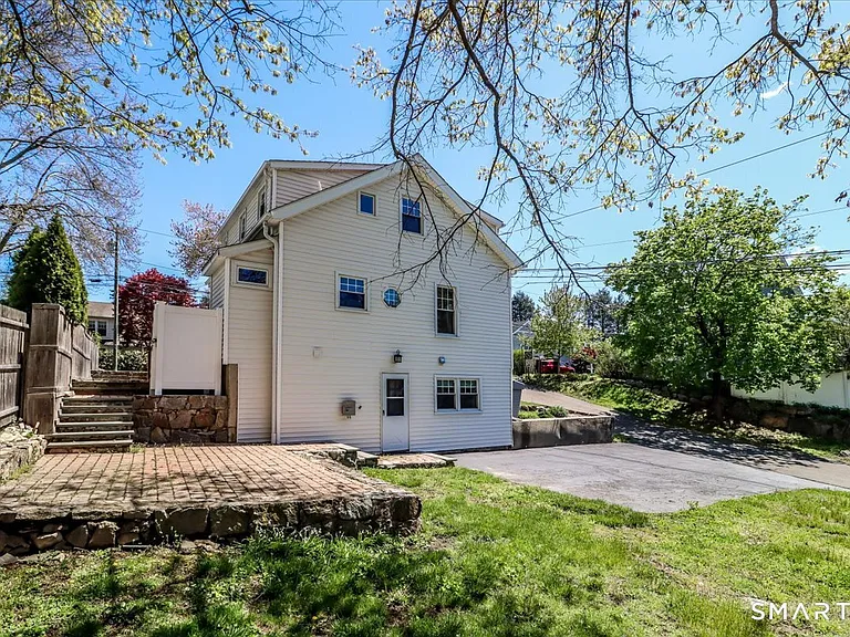 25 Maplewood Ave — Photo 28