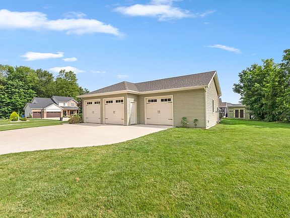 4th image of 1176 W Whitetail Dr