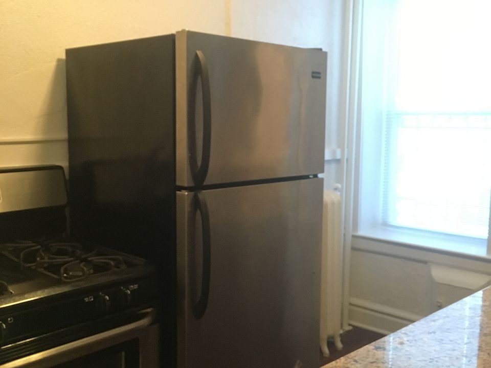 1st image of 11 Seymour St APT 3