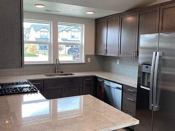 3rd image of 676 NW Xavier Ave