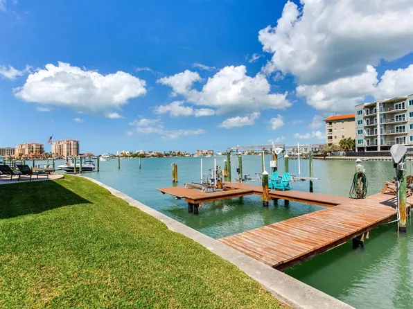 210 Dolphin Point APT B, Clearwater, FL 33767