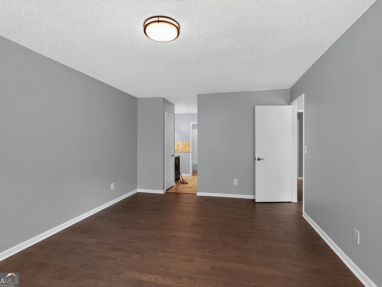 1024 Wiltshire Way — Photo 17