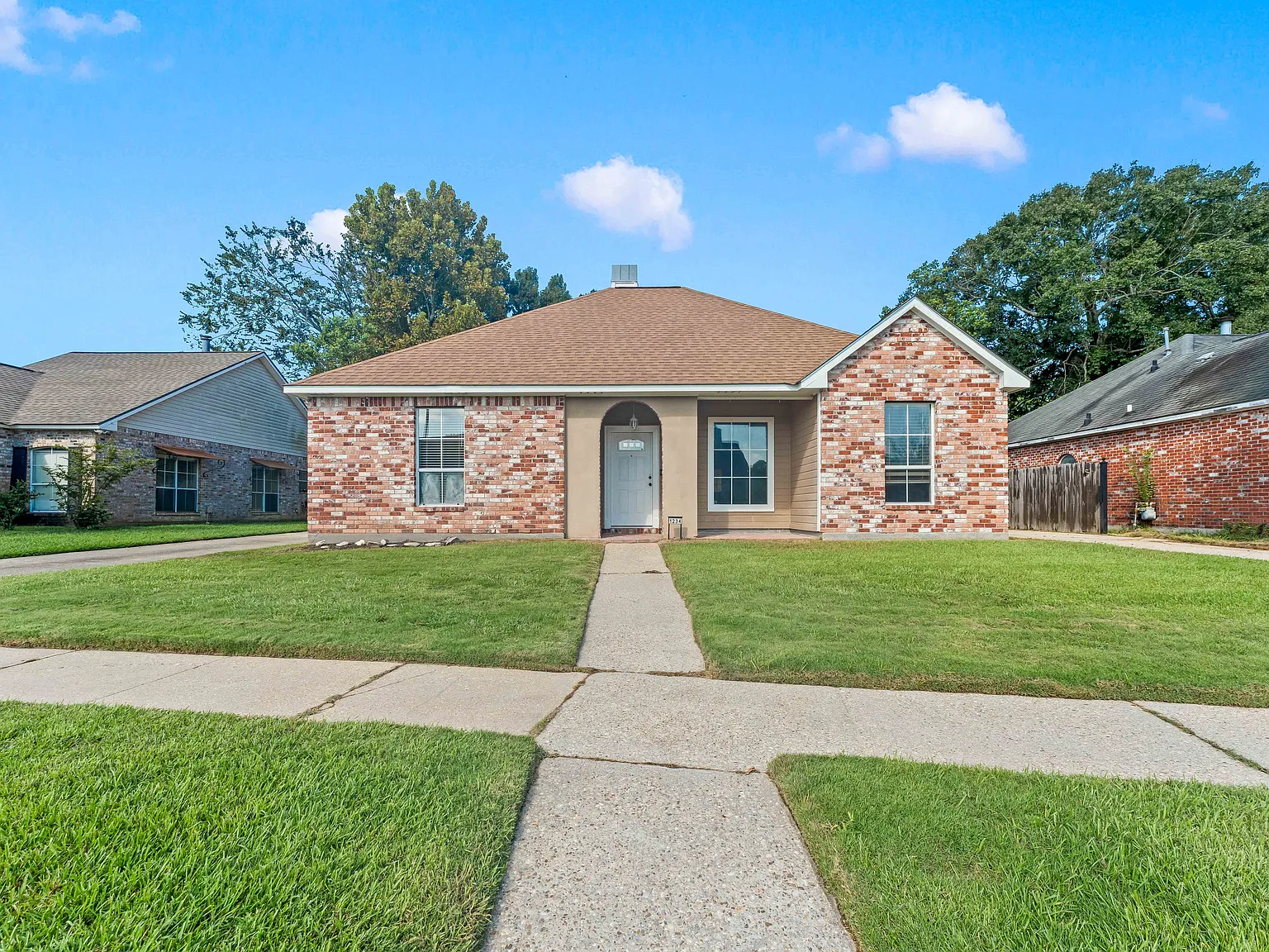 3 bed, 1689 sqft, $2,000 — Photo 1