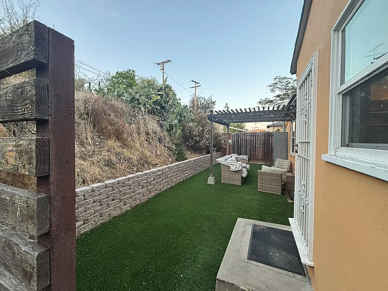 7290 University Ave — Photo 4