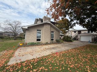 2219 Deets Rd, Sterling, IL 61081