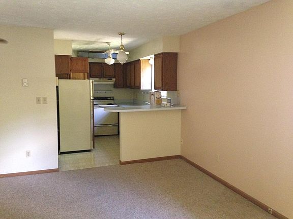 Spacious living room with Kitchen
