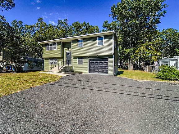2nd image of 415 Louisiana Trl
