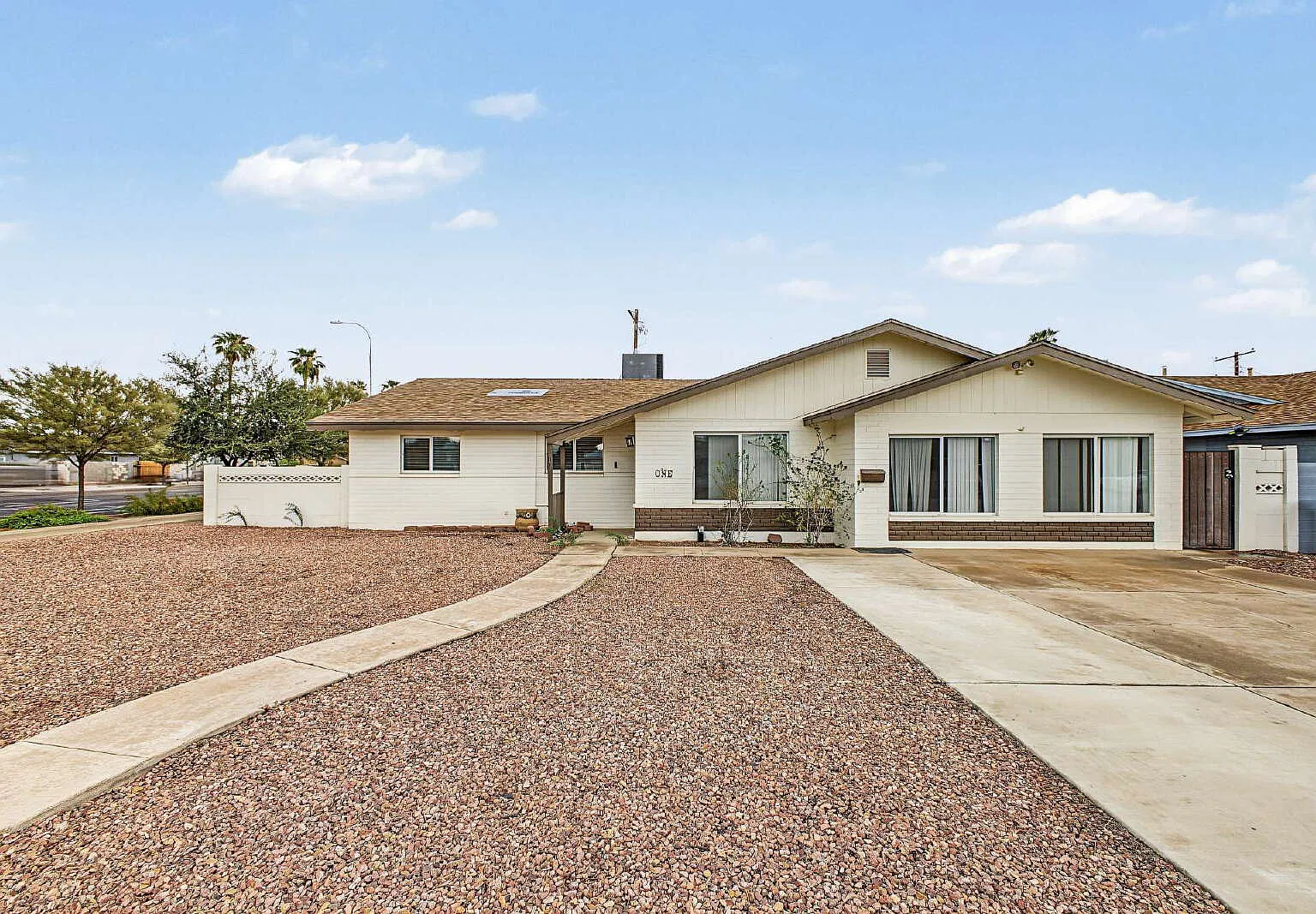 5 bed, 3.0 bath, 2122 sqft, $3,195 — Photo 2