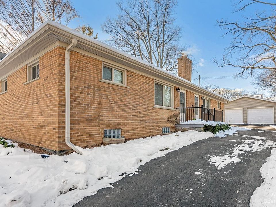 1st image of 820-822 Edgewood Pl