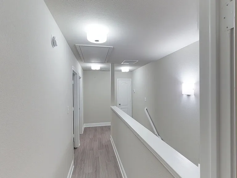 1003 Avenue A — Photo 12