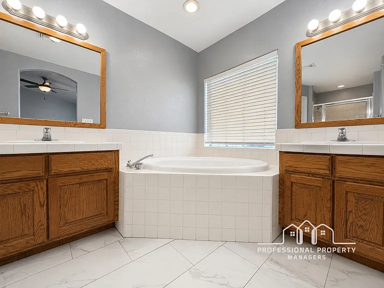 3557 W 27th Pl — Photo 14