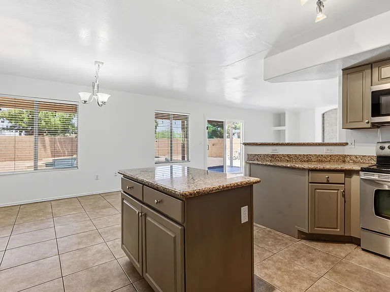 1492 N Saddle St — Photo 13