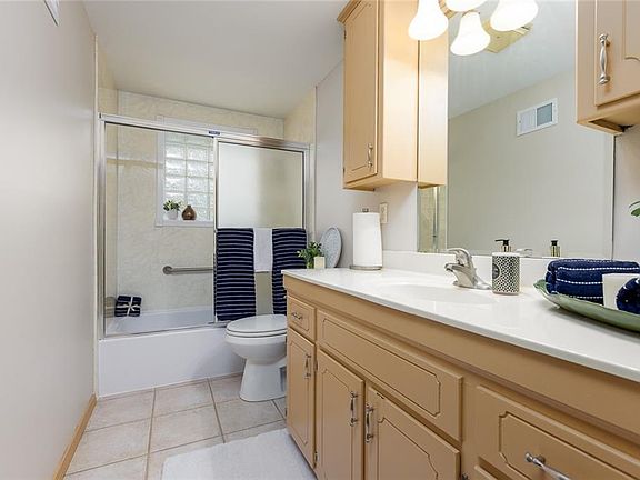 4th image of 508 NE 87th St
