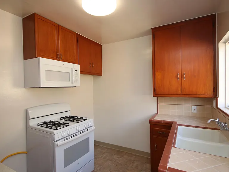 116 N Huntington Dr #D — Photo 7