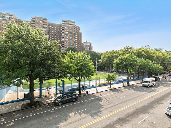 4th image of 35 Essex St APT 2C
