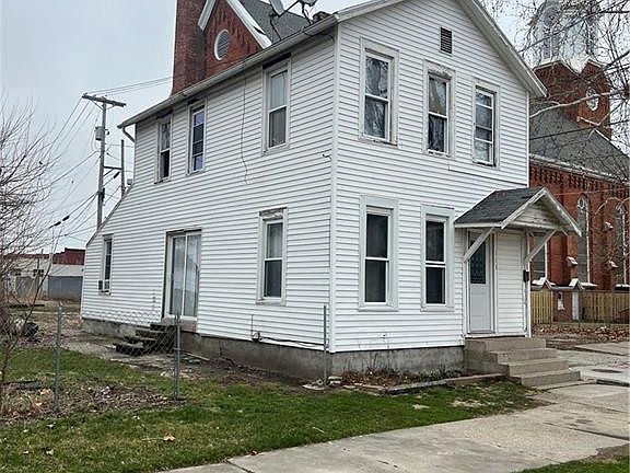 2nd image of 518 Hobart St