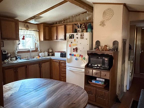 3rd image of 127 Darnit Road