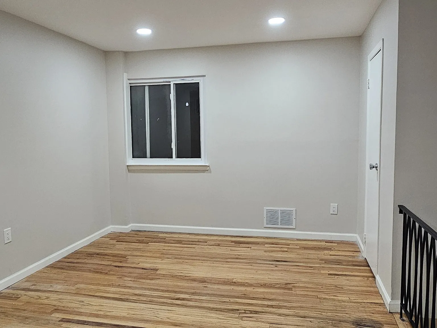 3 bed, 1000 sqft, $3,700 — Photo 3