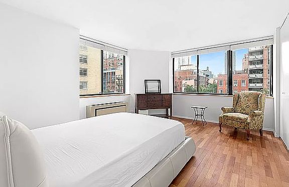 2nd image of 206 E 90th St #3B