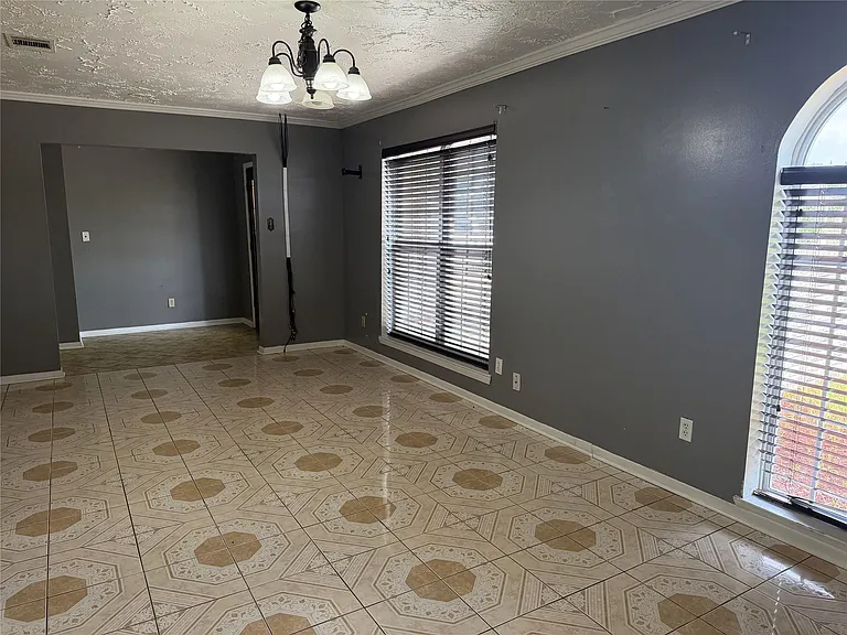 10606 Kirkshire Dr — Photo 3