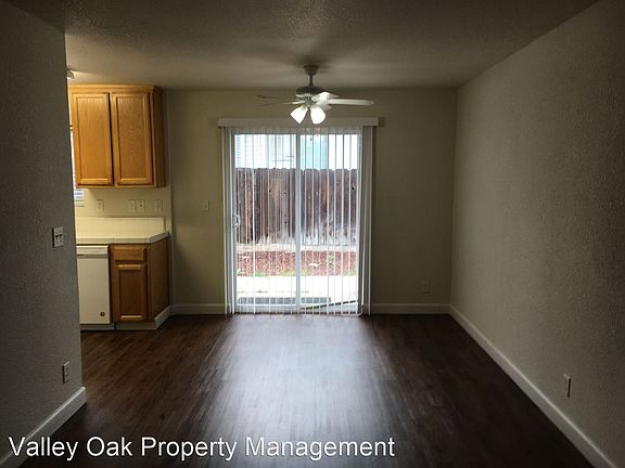 3rd image of 556 Vermont Ave #E