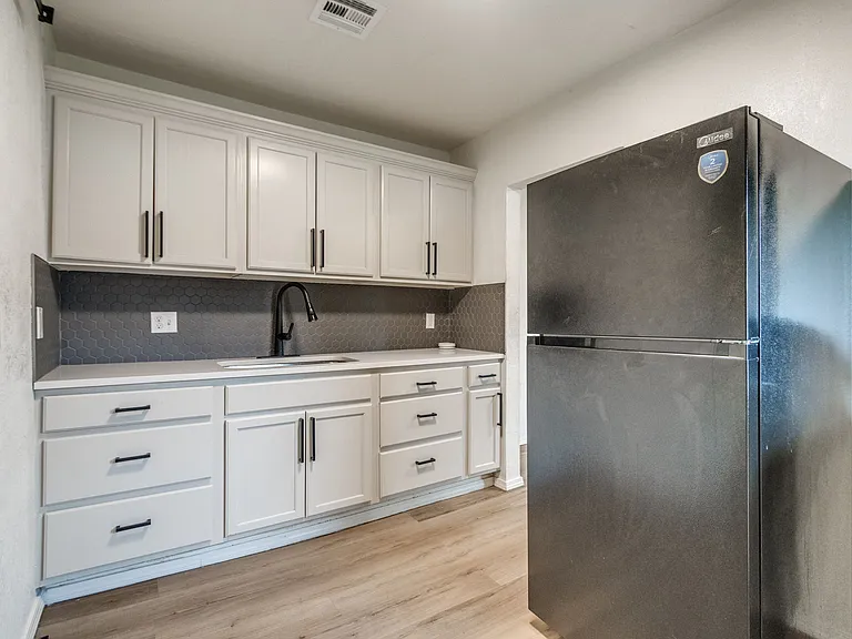 1330 NE 7th St #LS — Photo 8