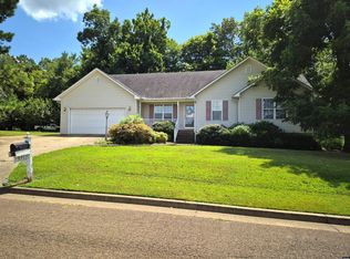 841 Mosswood Dr, Union City, TN 38261
