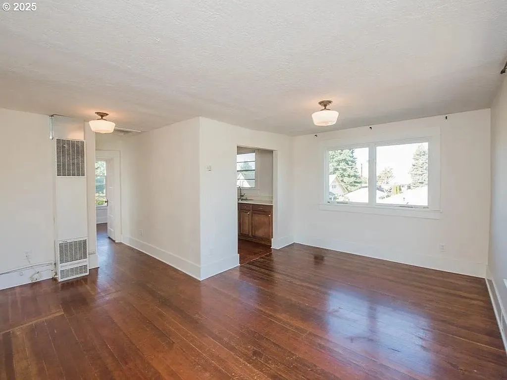 1236 N Emerson St - B — Photo 4