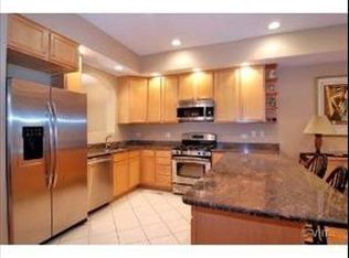 1518 W School St, Chicago, IL 60657