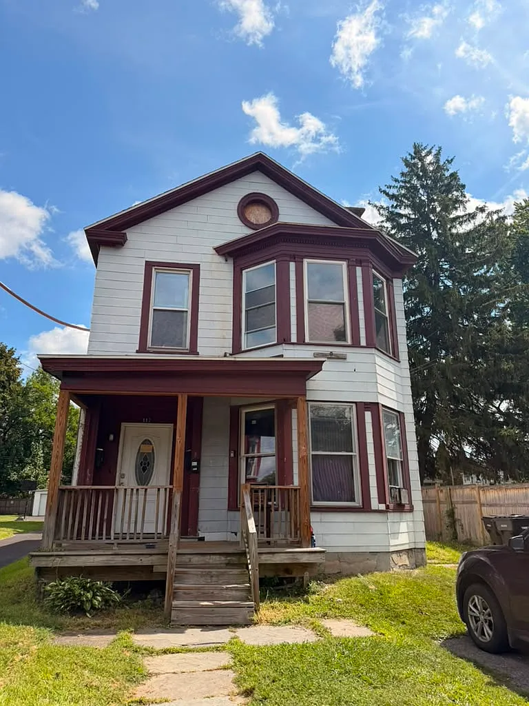 3 bed, 1169 sqft, $1,490 — Photo 1