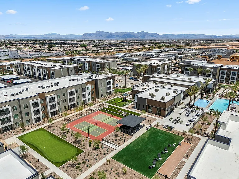 Navona-0625-MM-Townhome-outdoor rec and pool-1