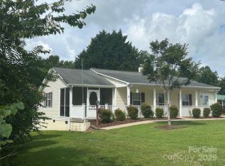 617 Reservoir Rd, Marion, NC 28752