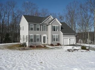 70 Dartmouth Dr, Canton, CT 06019