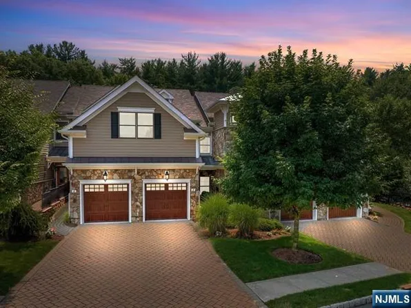 8 Cherrywood Ct, Westwood, NJ 07675