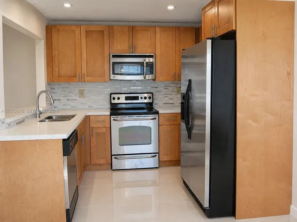 454 NE 210th Circle Ter APT 202-7B, Miami, FL 33179