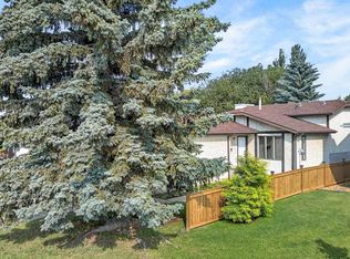3722 34a Ave NW, Edmonton, AB T6L 4Z2