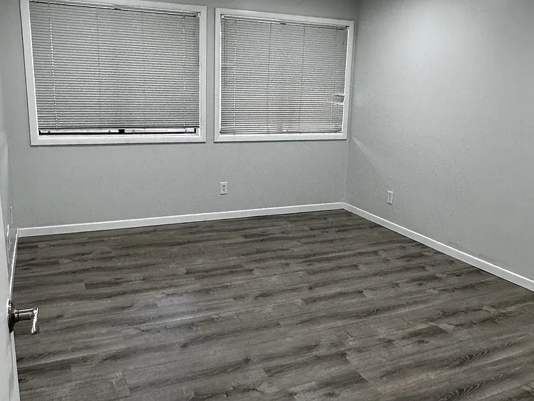 B14 Avon Dr #B14 — Photo 8