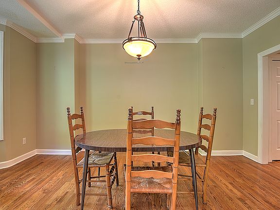 4th image of 1909 Fleetwood Dr