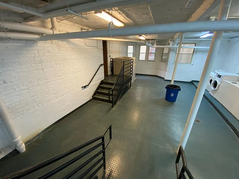 Central Park Apartments — Photo 20