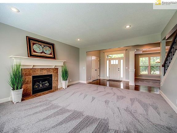 SPACIOUS FAMILY ROOM READY FOR YOUR FURNITURE!