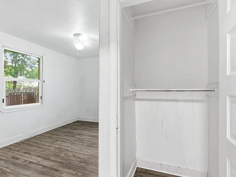 554 E Bridgeport Ave — Photo 19