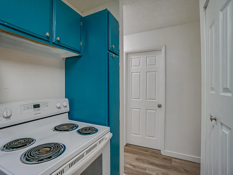 4875 SW Lombard Ave — Photo 24