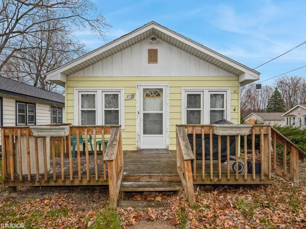 8179 E Ivy Blvd, New Carlisle, IN 46552