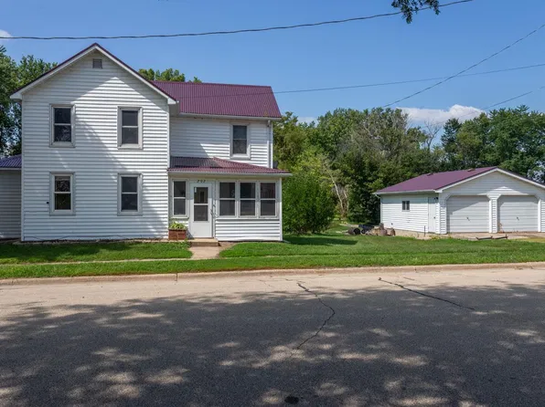 202 4th St W, Worthington, IA 52078